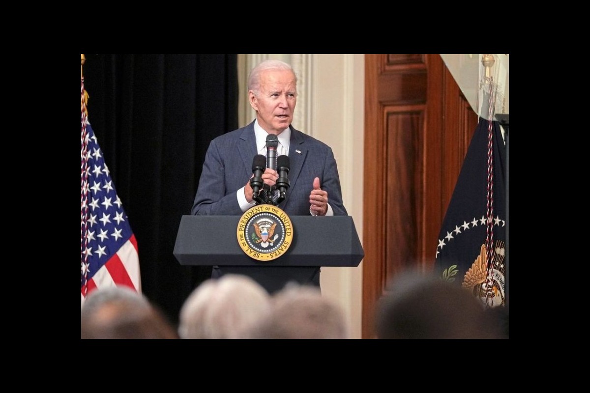 US President: Mysterious flying objects were probably used for research