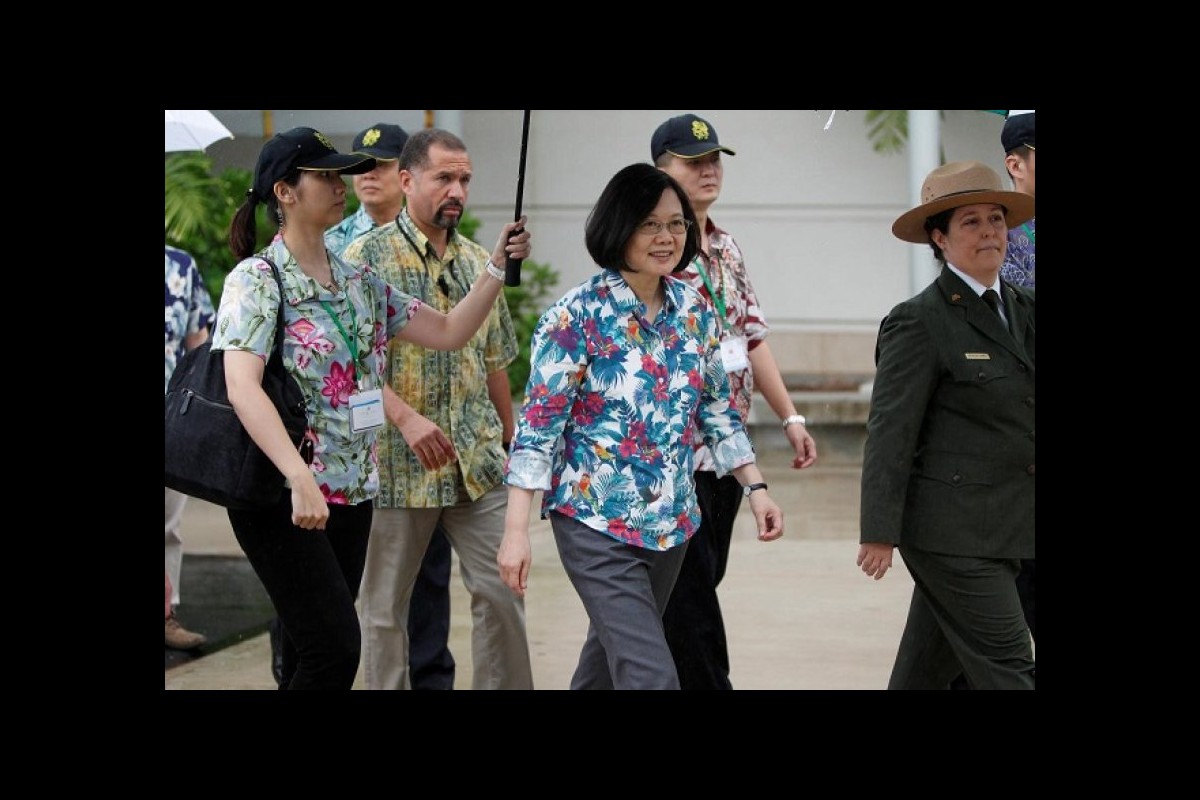 Taiwan's president "will stop over" in the US