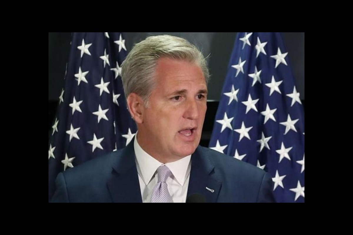 USA, McCarthy rejects Zelensky's invitation to visit Ukraine: "no blank check"