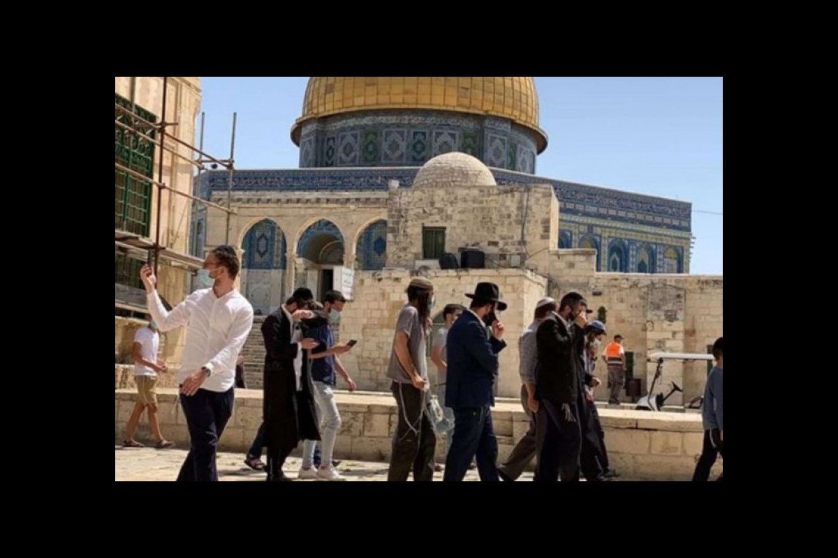 Dozens of settlers invaded the al-Aqsa mosque