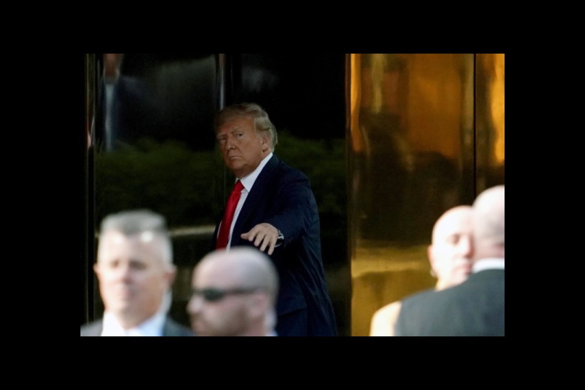 Trump in New York to face criminal charges in historic court appearance