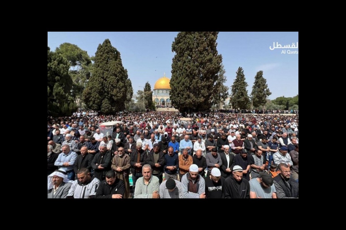 Tens of thousands of Muslim worshipers prayed at al-Aqsa mosque