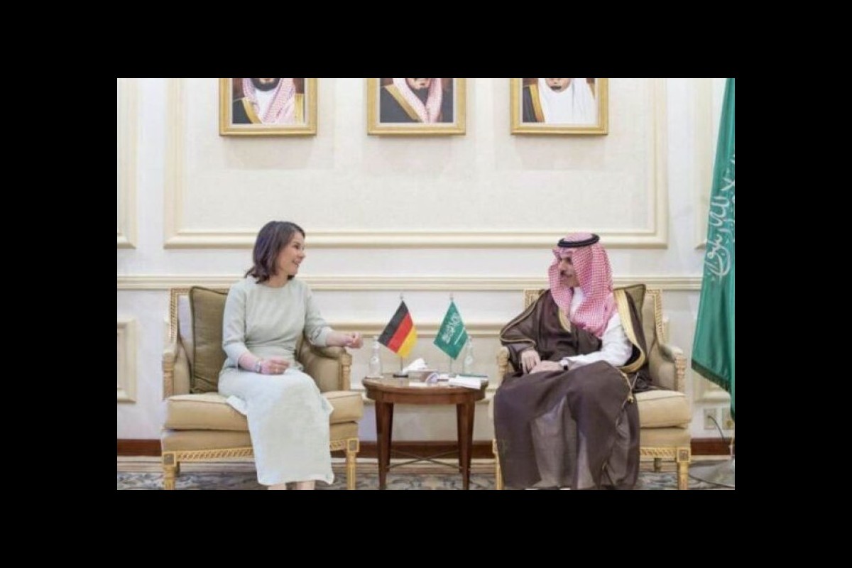 Federal Foreign Minister Baerbock talks to her Saudi counterpart