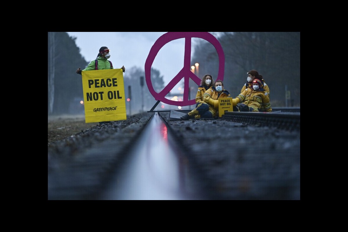 Greenpeace banned by Russia