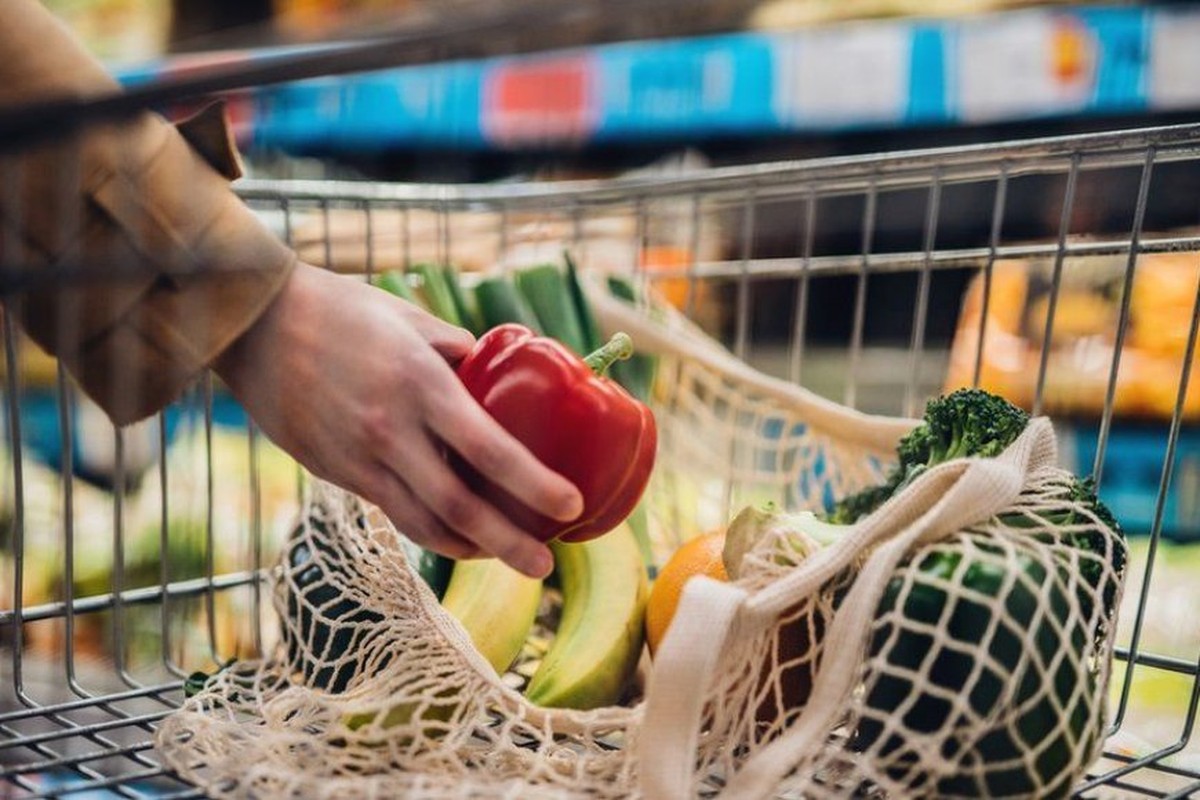 چرا قیمت مواد غذایی در انگلیس تا این حد بالا رفته است؟