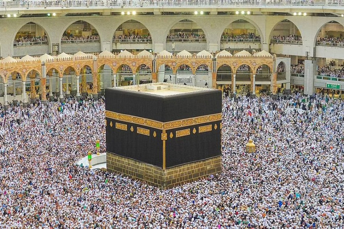 قائد الثورة الاسلامية : الوحدة والروحانيّة هما الركيزتان الأساسيّتان لخطاب الحجّ