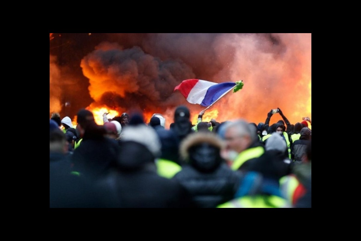 The Farnesina invites those who travel to France to pay attention