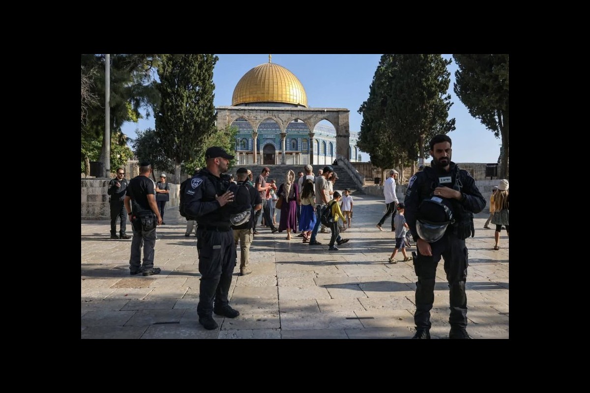 The Judaization of Jerusalem: Expulsion of Christians and Arabs in a Changing City