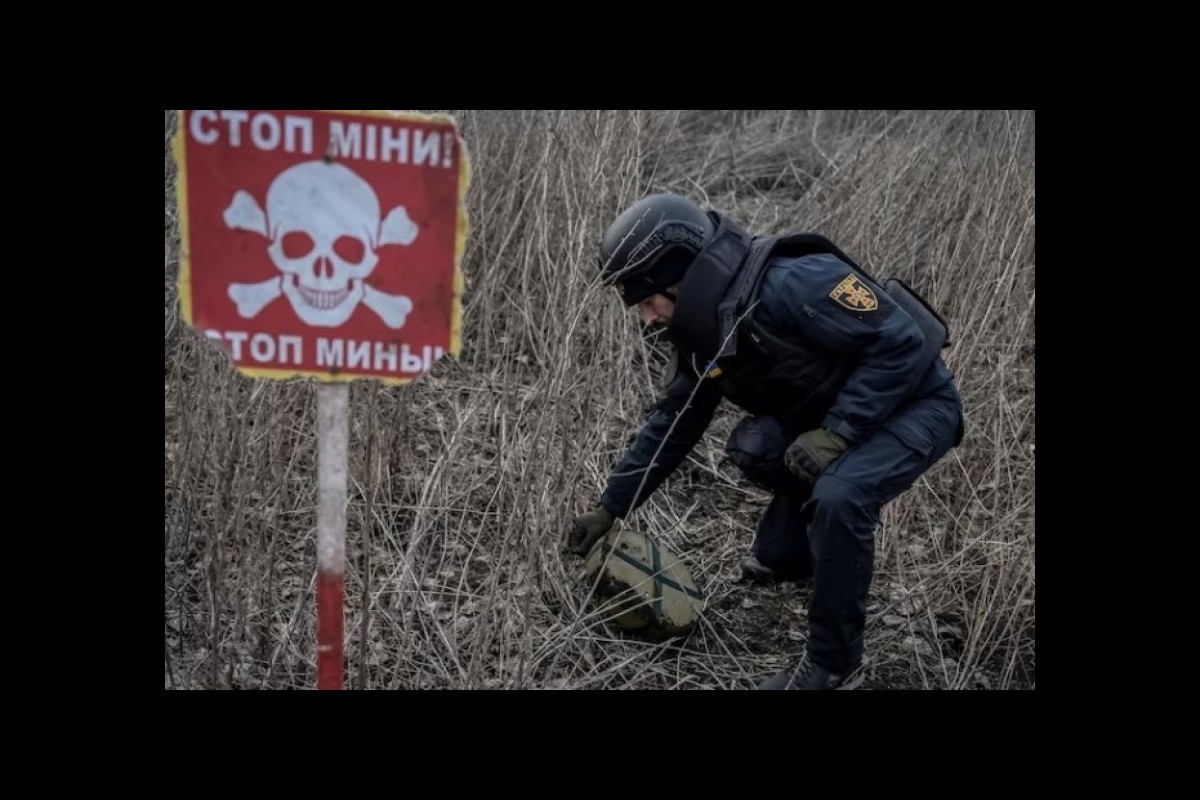 Kiev uses prohibited weapons, places mines indiscriminately