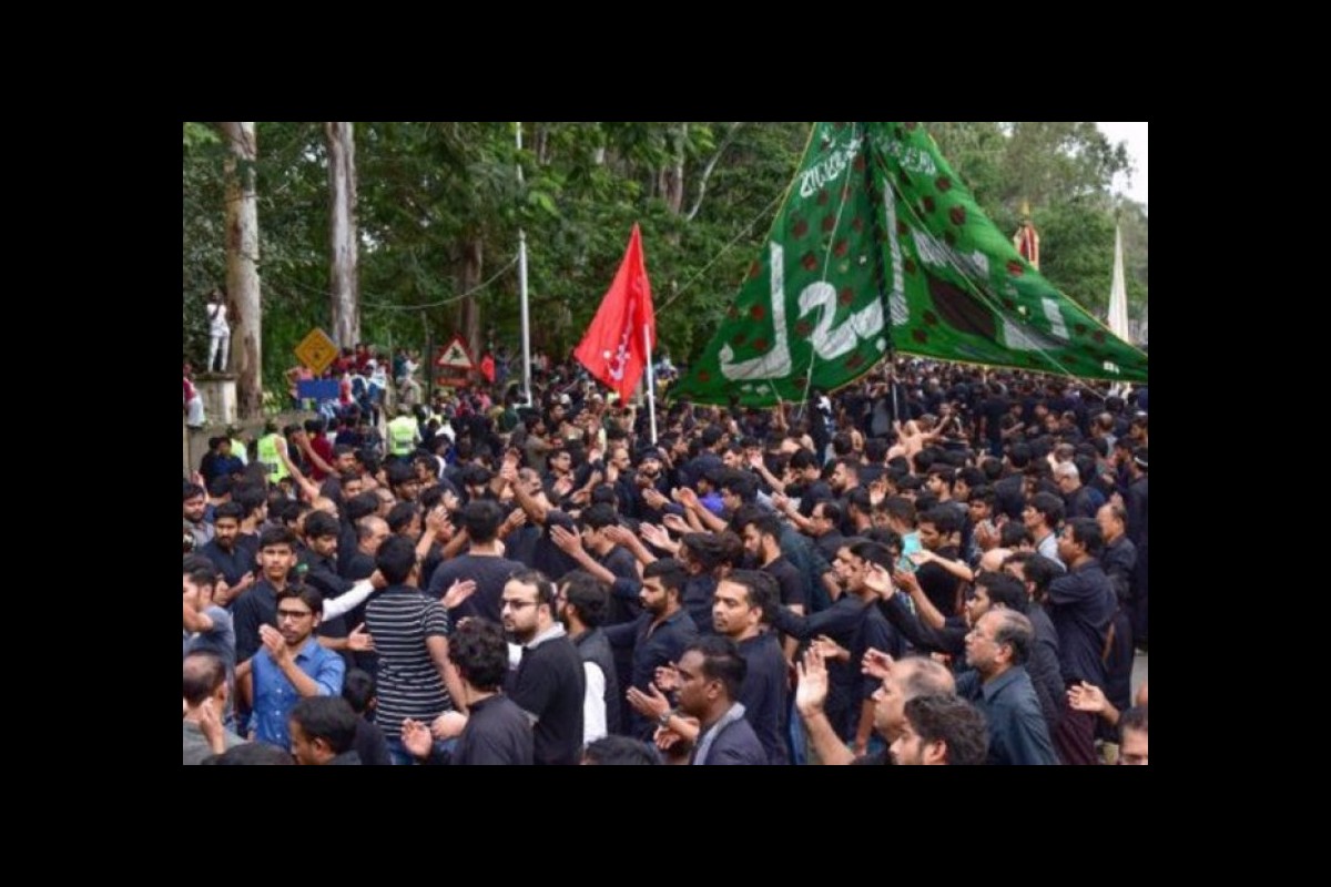 The Indian government lifts a 34-year ban on a Muharram parade in Srinagar.