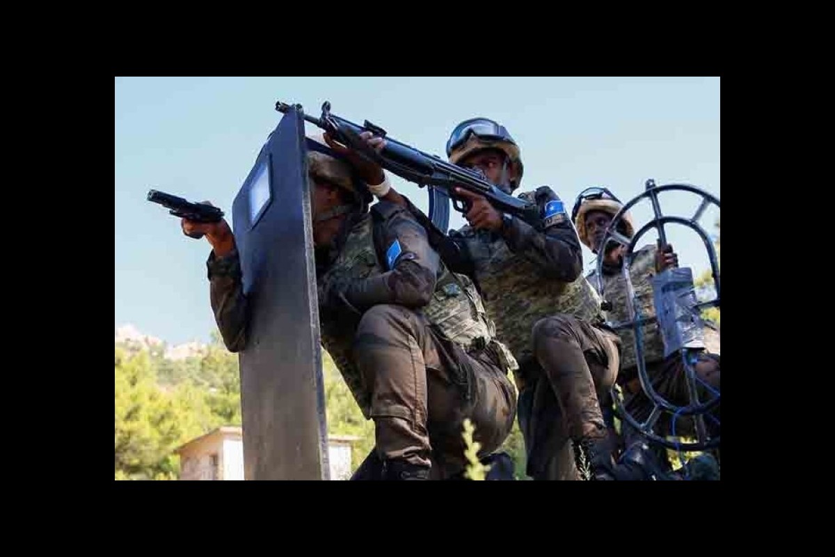 The AU is training 26 Somali police commanders to improve the security situation
