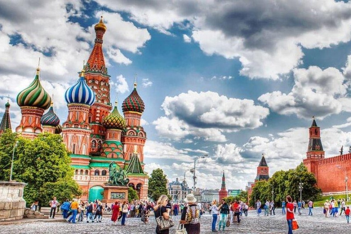 Визит первых безвизовых туристов в Россию 20 сентября