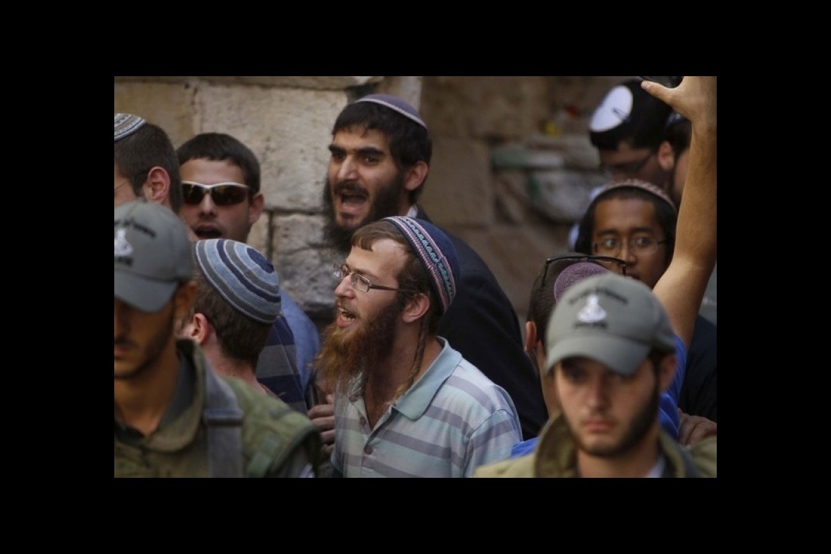 Al-Aqsa Mosque continues to be invaded by Zionist settlers