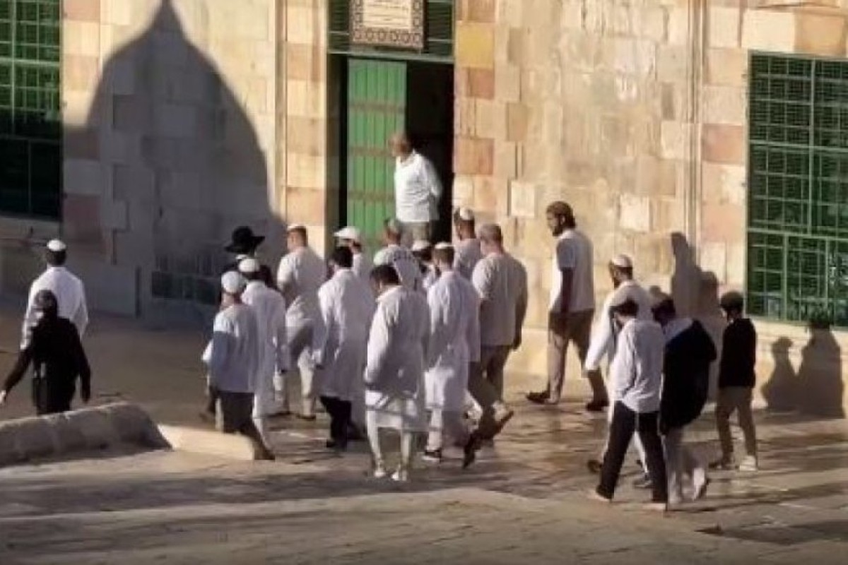 لإحياء ما يسمَّى "عيد الغفران".. مئات المستوطنين يقتحمون المسجد الأقصى