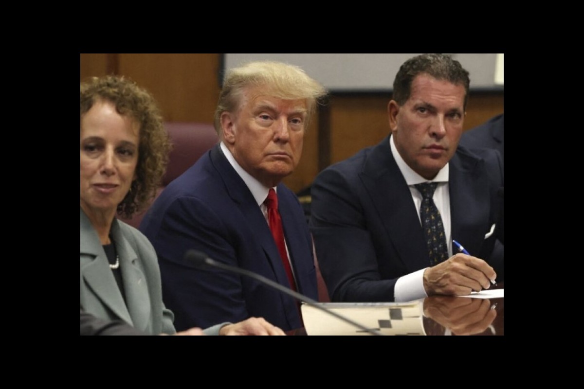 Trump in the courtroom at the trial: 'the prosecutor is corrupt'
