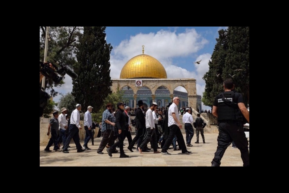 Over 50 percent of Israelis residing in the occupied Palestinian territories believe that their personal security is decreasing.