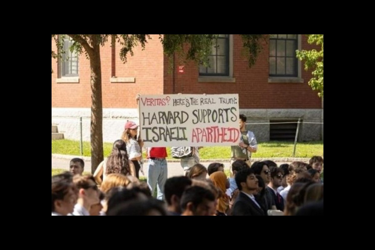 American students at Harvard University support the Palestinian nation