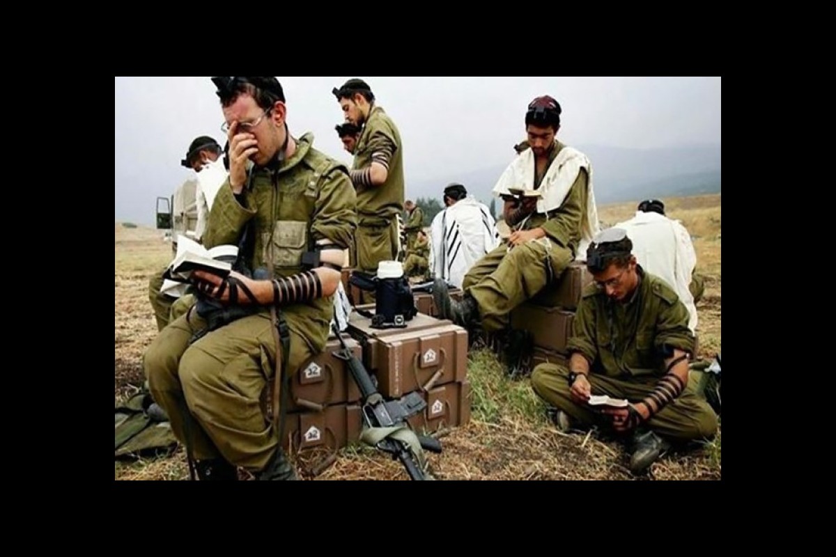 The Zionist soldier persuades the Palestinian fighters not to kill him
