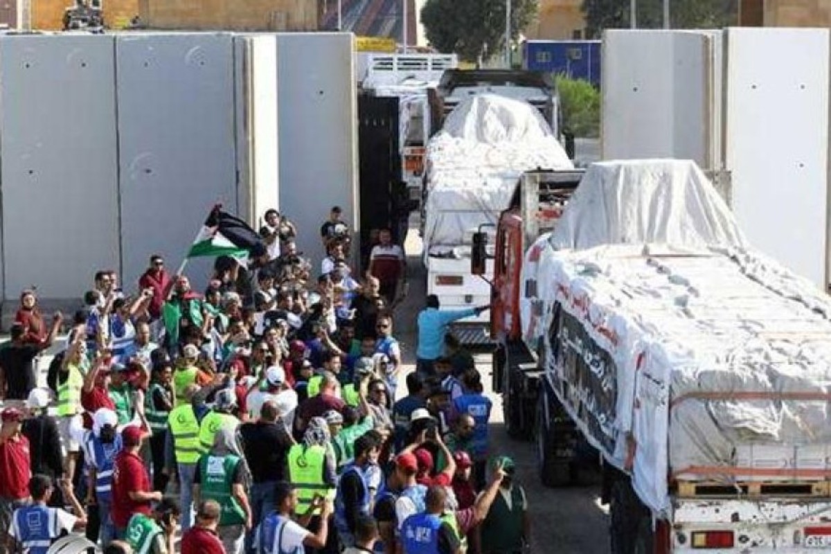 17 شاحنة.. دفعة مساعدات ثانية تستعد لدخول قطاع غزة