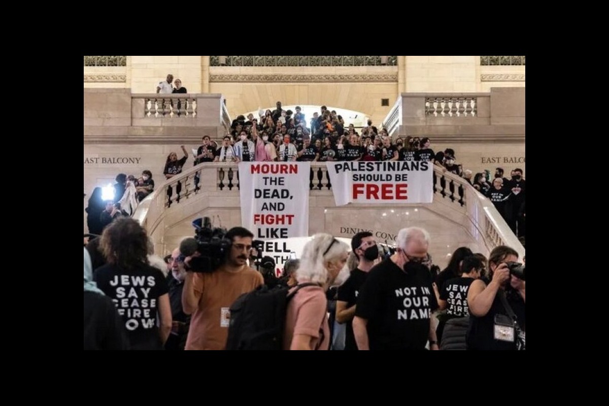 Support for the Palestinian people at a rally of American Jews
