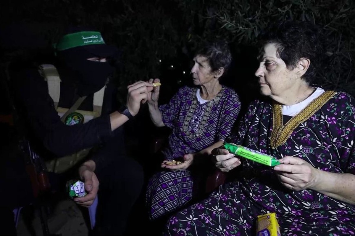 ما رواية القناة 13 العبرية عن حالة الاسرى الاسرائيليين الجيدة؟