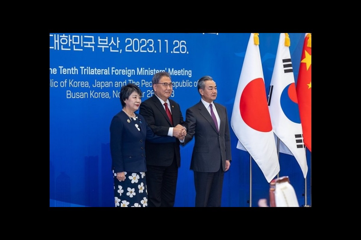 Japan-China-South Korea foreign ministers' meeting in Busan, South Korea, unable to decide date for summit meeting