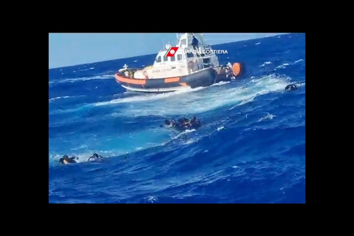 The Moroccan Navy rescues 56 illegal immigrants
