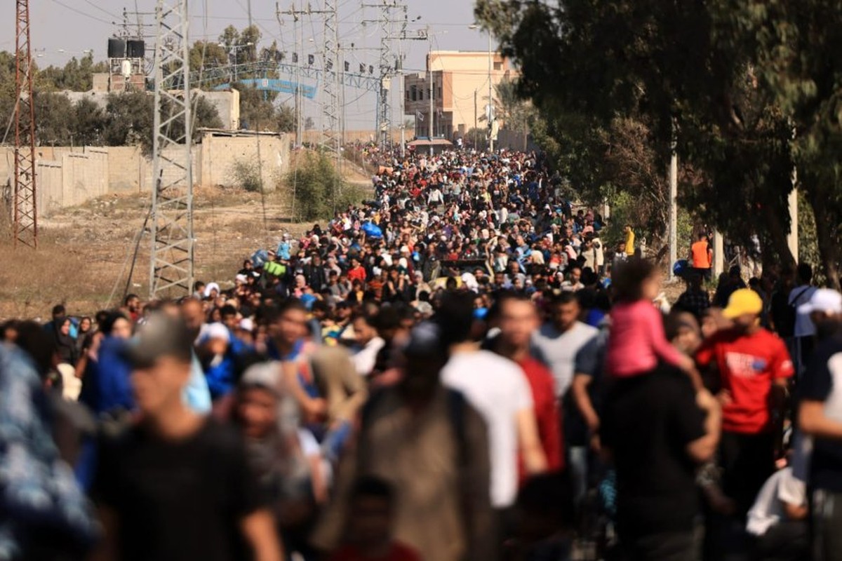 العدو الصهيوني يضلل المدنيين بإرغامهم على النزوح إلى مناطق ومن ثم يقصفهم فيها