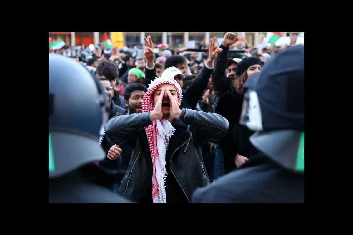 Twelfth week of demonstrations in support of Palestine in Berlin