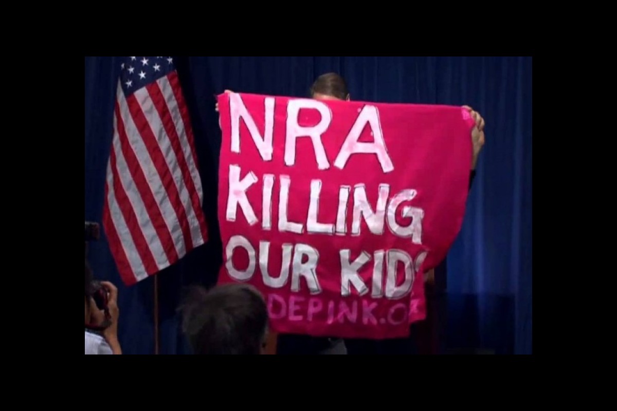 USA-head of the powerful gun lobby resigns