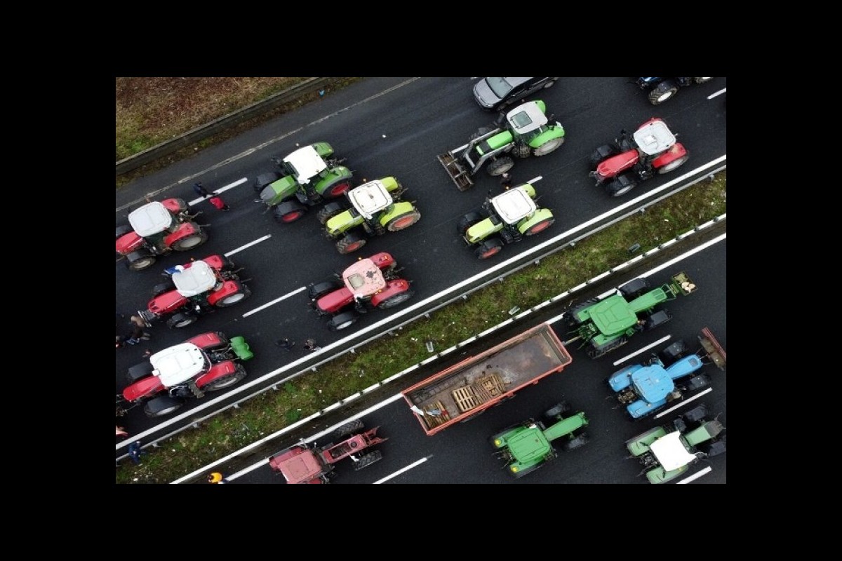 French farmers blocked roads around Paris