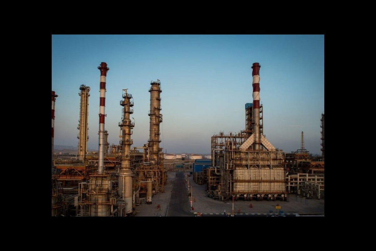 Bloomberg: The tightening of oil sanctions against Iran poses economic and electoral risks for Biden