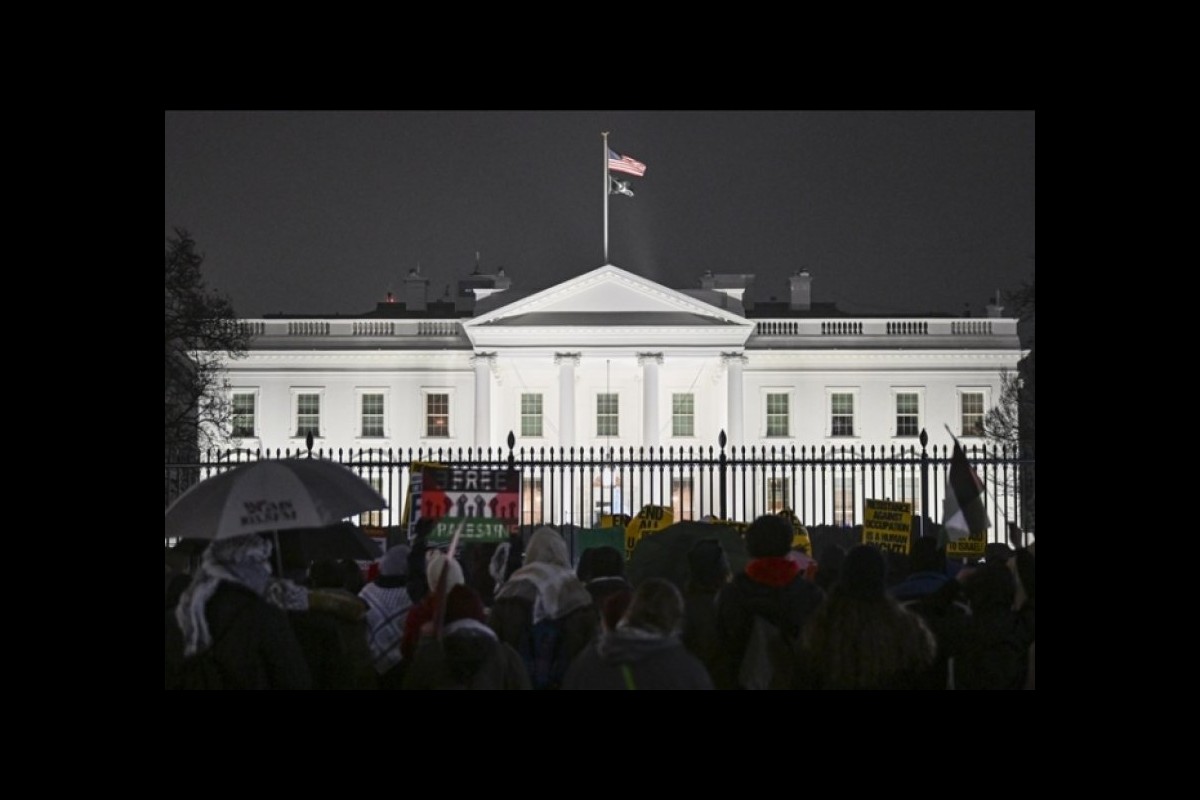 Palestinian supporters demonstrate in front of the US White House