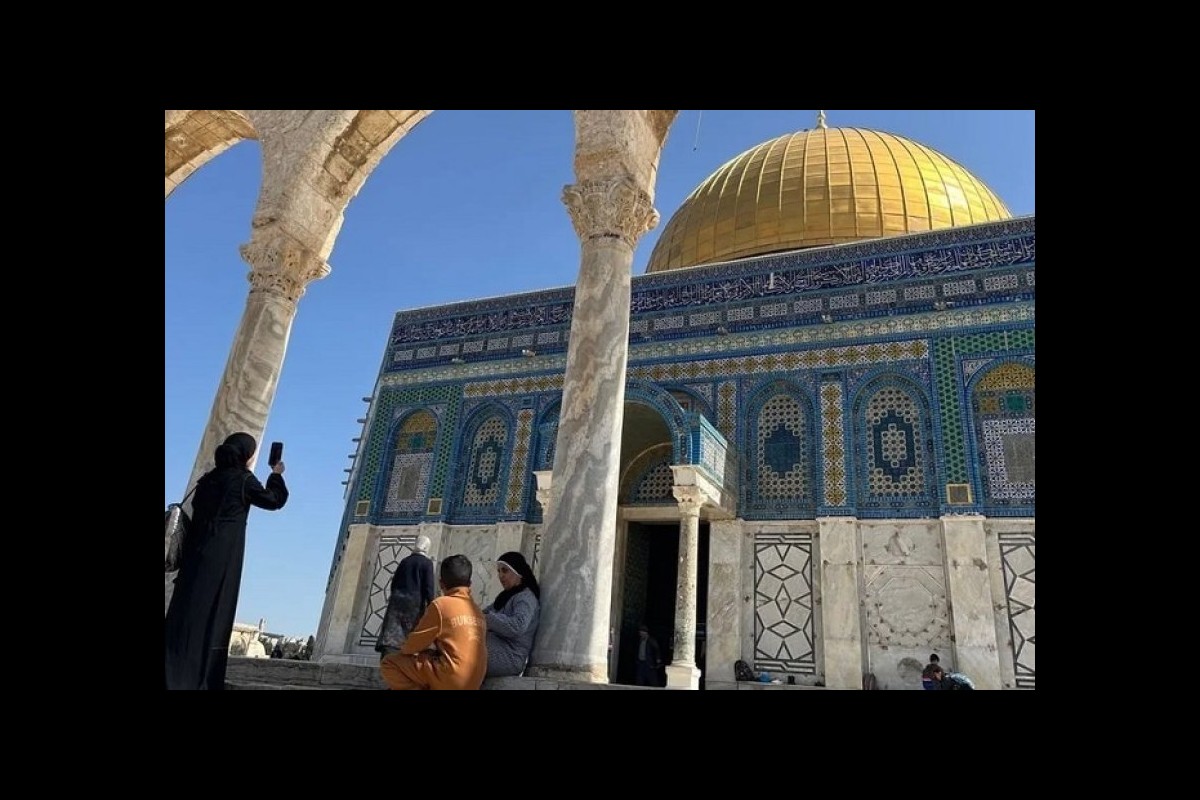 Palestinians begin the Ramadan fast in a state of war