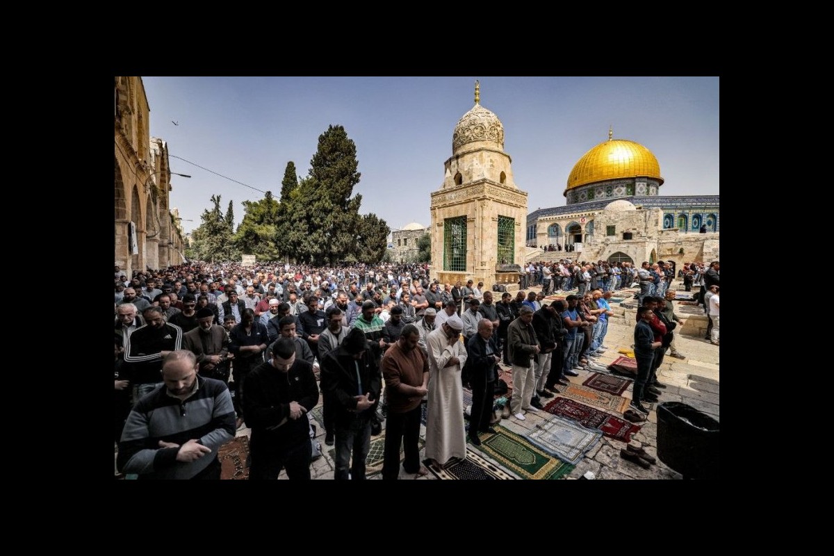 Friday prayer was performed in Al-Aqsa Mosque with the participation of tens of thousands of Palestinians