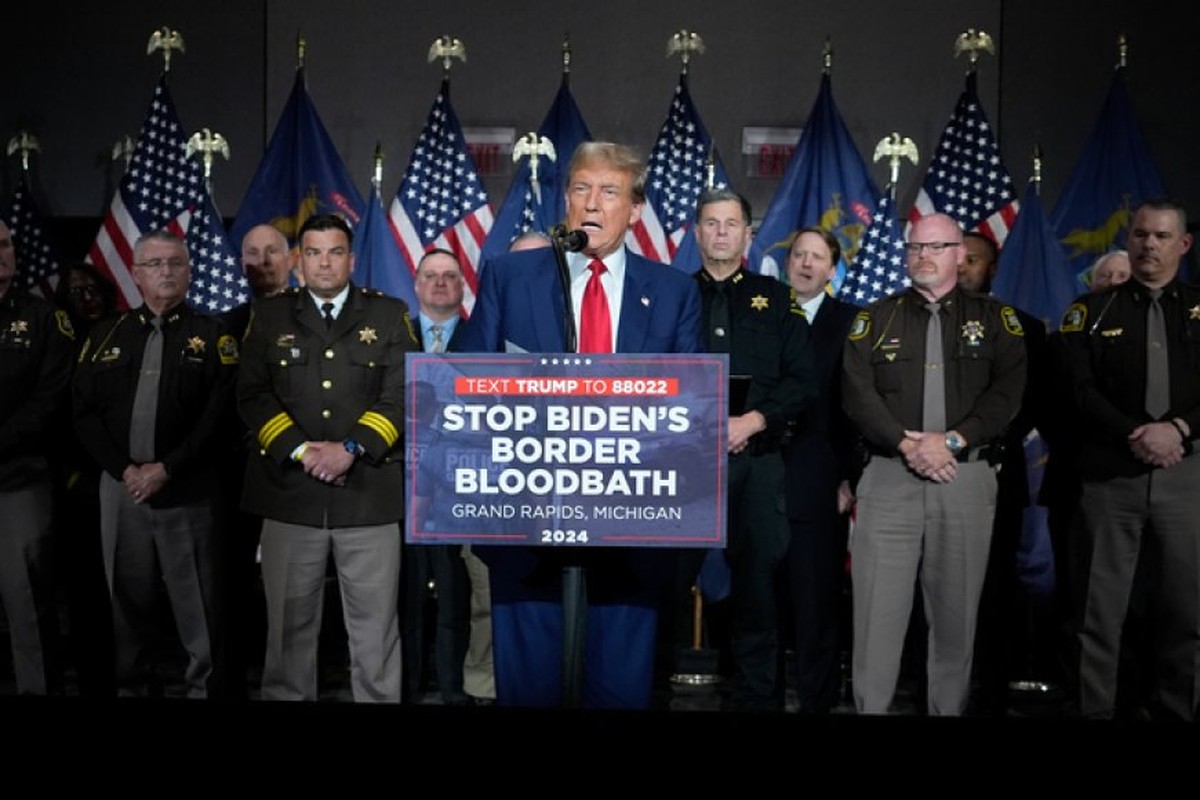 Трамп обвинил Байдена в «кровопролитии» на границе с Мексикой