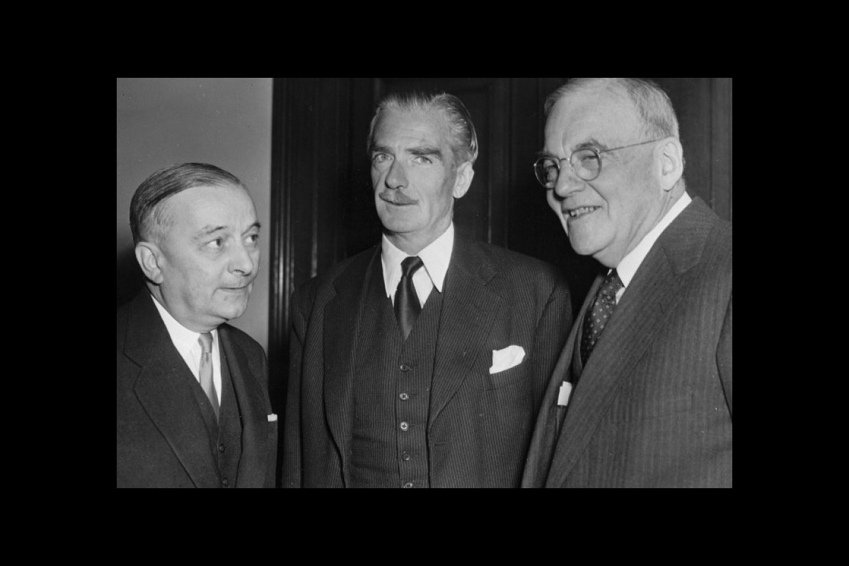 America's Offer to France to Destroy Vietnam with an Atomic Bomb