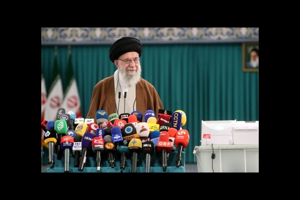 The leader of the Republic of Iran participated in the voting of the second round of the parliamentary elections