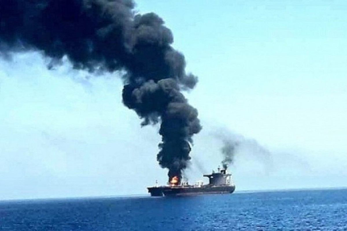Йемен атаковал нефтяной танкер в порту Аль-Мукалла