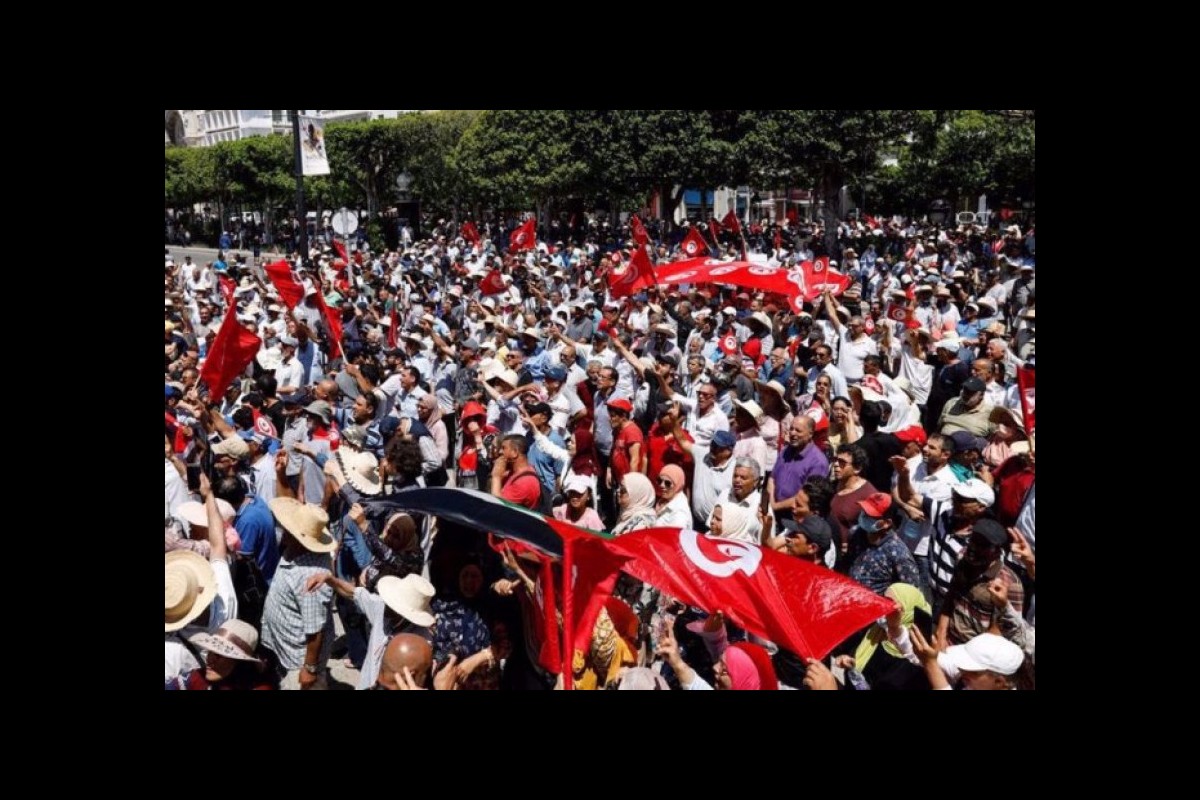 Tunisians protest against 'foreign intervention'