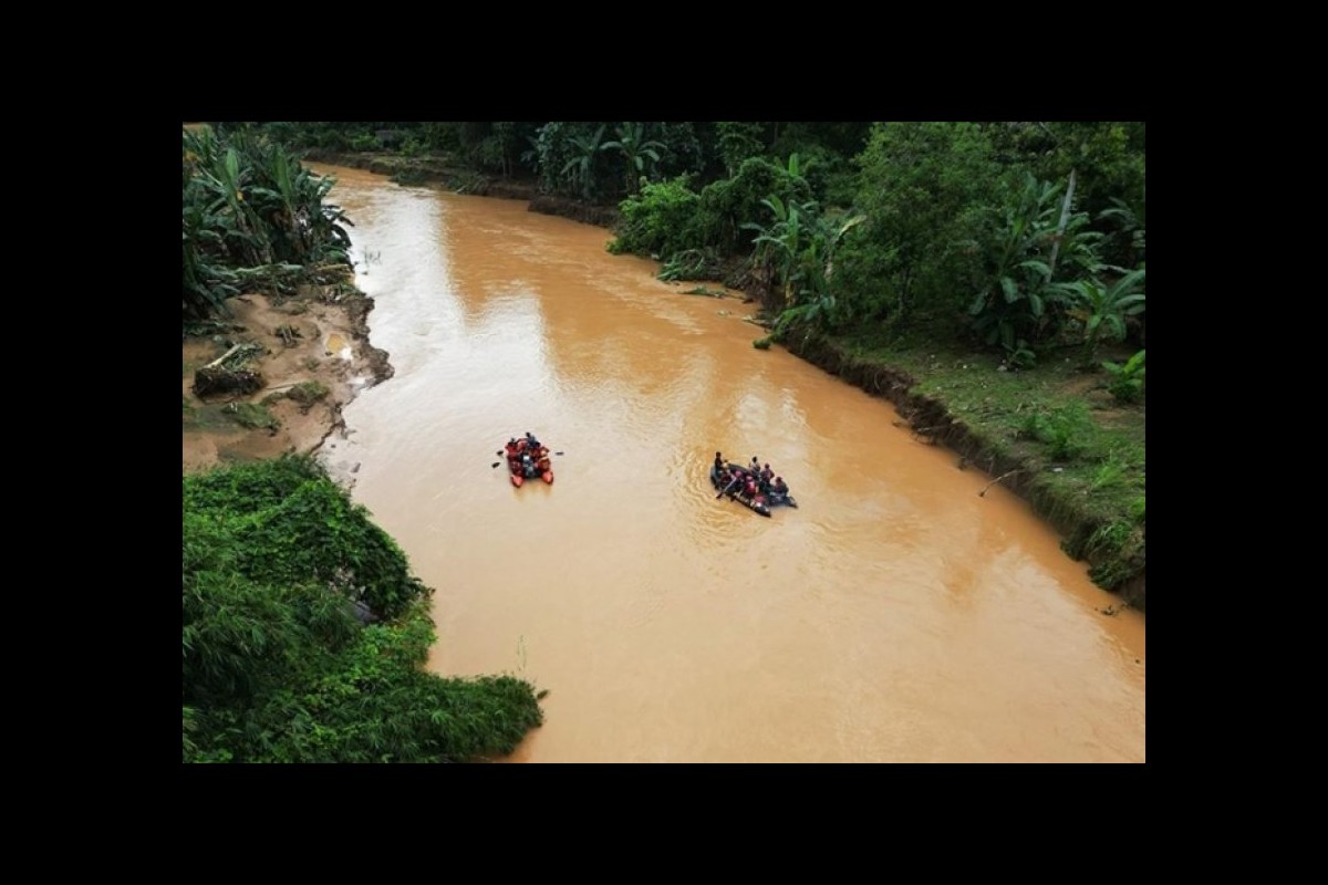 Landslides kill hundreds of people in Papua New Guinea