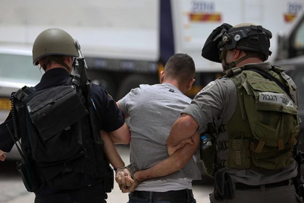 جيش الاحتلال يعتقل 14 فلسطينيا من الضفة الغربية
