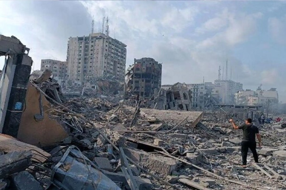 الاحتلال يكثف مجازره وسط قطاع غزة.. عشرات الشهداء والجرحى في النصيرات ودير البلح