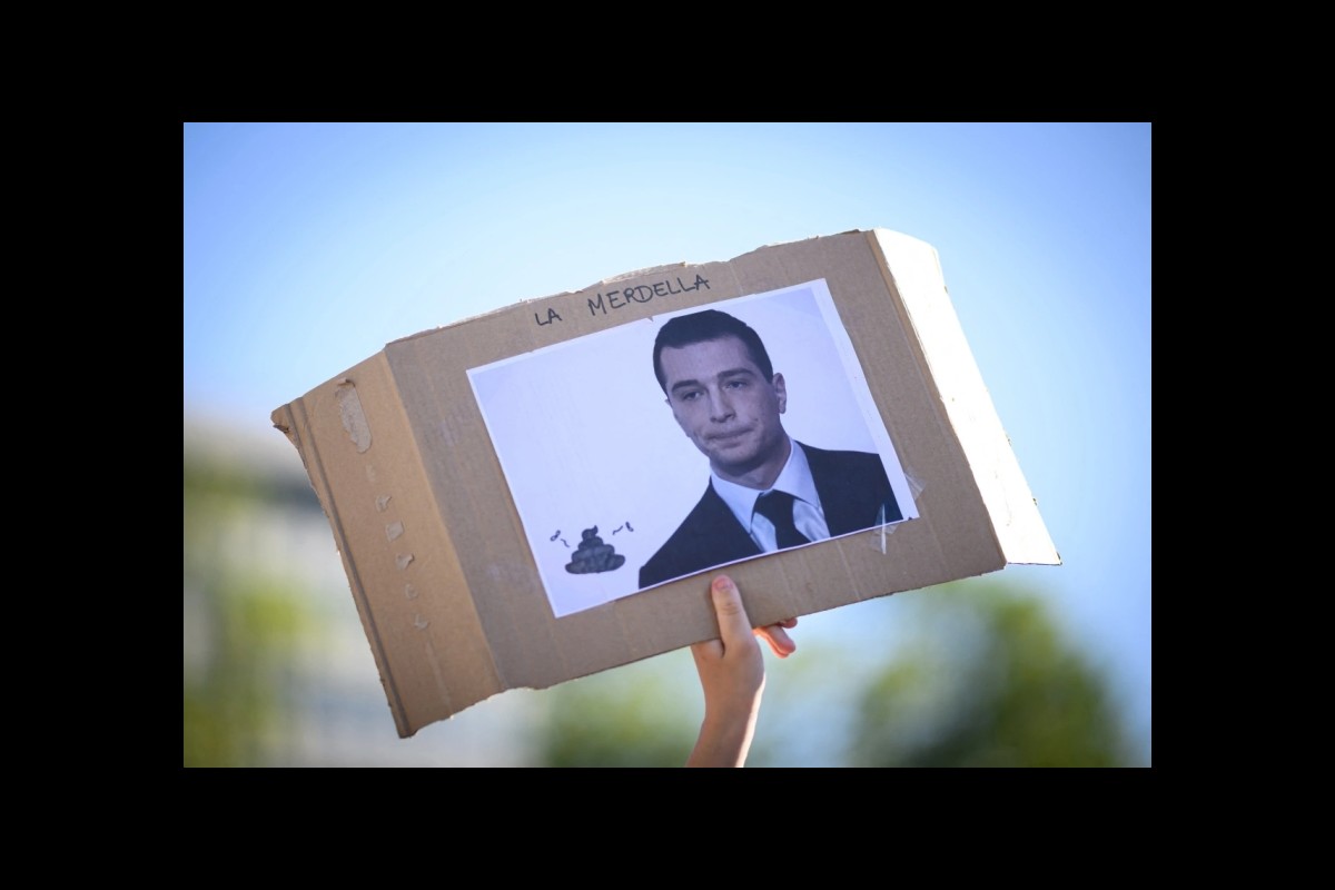 French Protesters Mobilize Against Surging Far-Right Ahead of Snap Elections