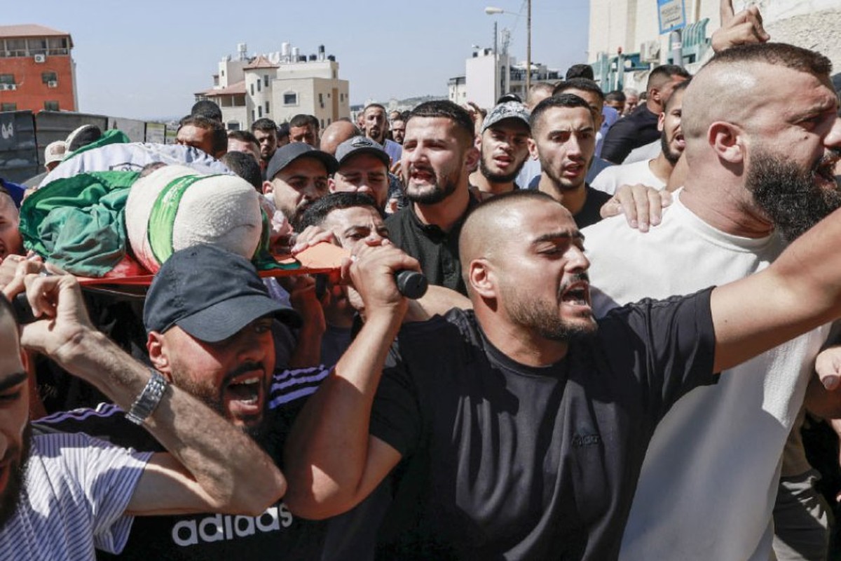 الاحتلال قصف مدرسة تحوي نازحين.. والضحايا تحت الركام والطرقات إلى ارتفاع