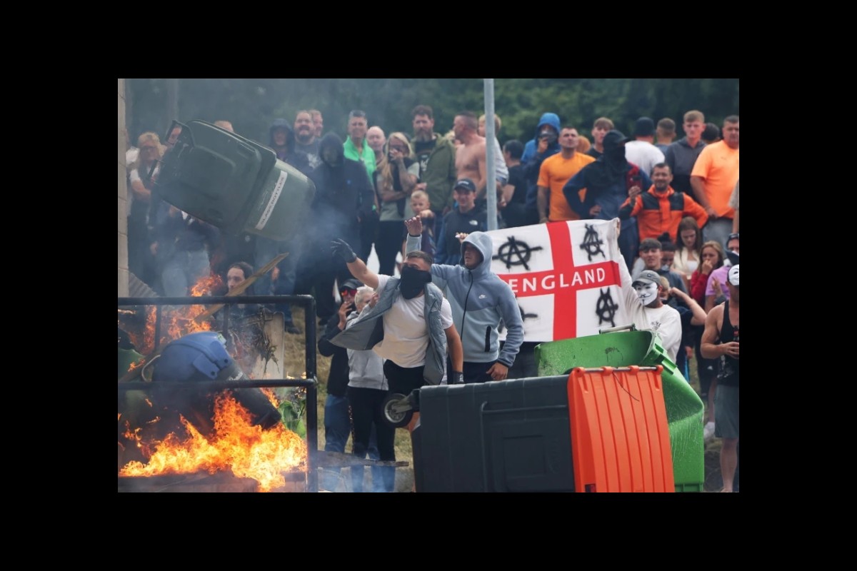 UK Prime Minister Convenes Emergency Meeting as Far-Right Riots Escalate