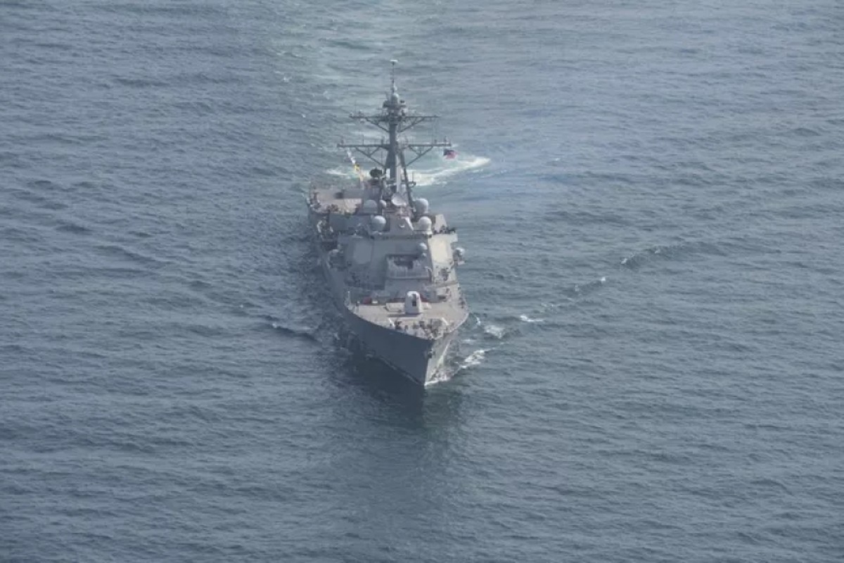 Хуситы атаковали судно Contship Ono в Красном море и два американских эсминца
