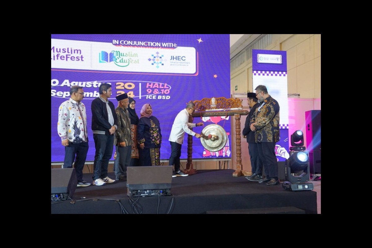 Indonesians visit Muslim lifestyle festival amid efforts to boost halal industry