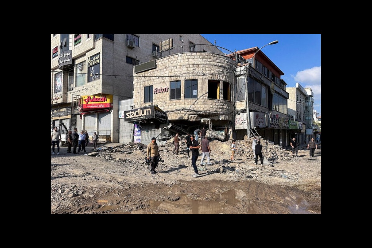 Life returns to raided West Bank city as Israeli army withdraws
