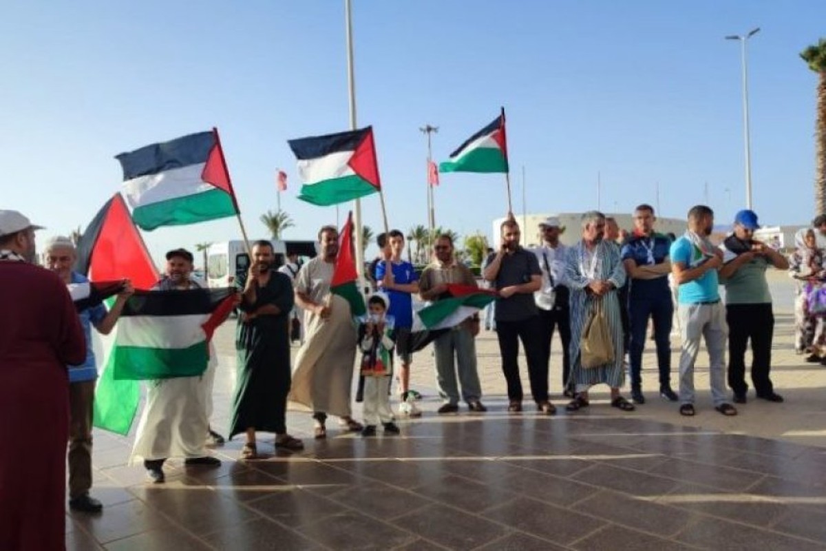 الرباط.. عشرات المغاربة ينددون بـ”مجزرة” إسرائيل في مواصي خان يونس